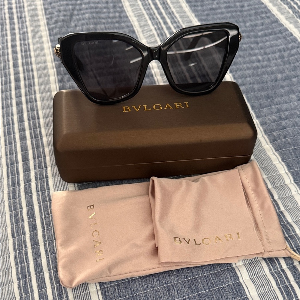 SOLD 🙌🏼🙌🏼🙌🏼Bvlgari Elegant Black Sunglasses